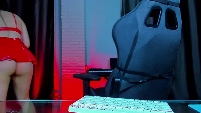 QueenAliss online show from December 26, 5:30 pm