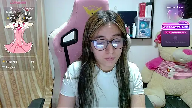 Snapshot of Maggie_Fox3 chatting on December 18, 12:21 am Maggie Fox3 online show from December 18, 12:21 am