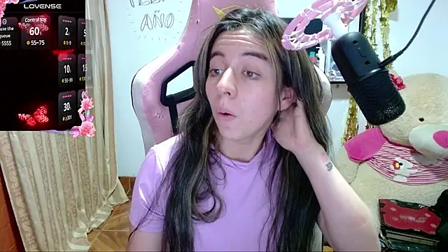 Snapshot of Maggie_Fox3 chatting on January 17, 1:36 am Maggie Fox3 online show from January 17, 1:36 am