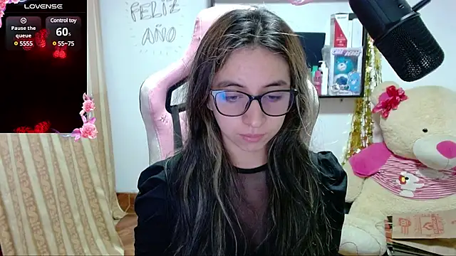 Snapshot of Maggie_Fox3 chatting on January 20, 1:50 am Maggie Fox3 online show from January 20, 1:50 am