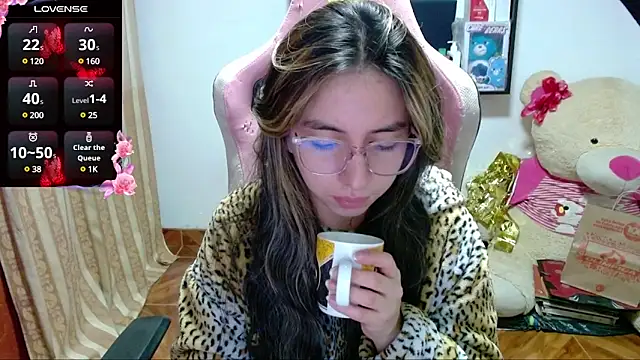 Snapshot of Maggie_Fox3 chatting on January 21, 1:50 am Maggie Fox3 online show from January 21, 1:50 am