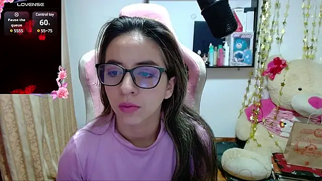 Snapshot of Maggie_Fox3 chatting on January 26, 1:20 am Maggie Fox3 online show from January 26, 1:20 am