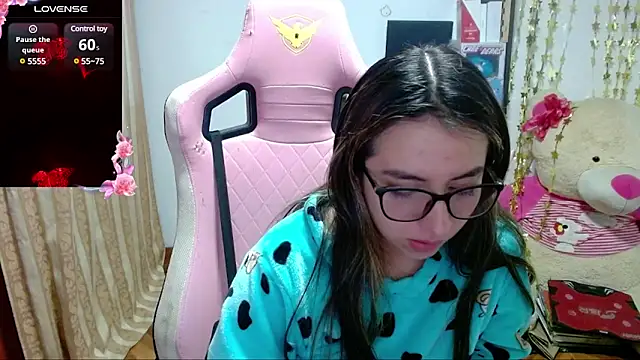 Snapshot of Maggie_Fox3 chatting on January 29, 3:01 am Maggie Fox3 online show from January 29, 3:01 am