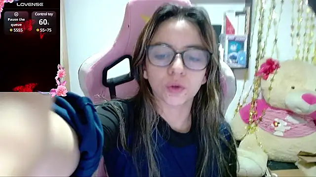 Snapshot of Maggie_Fox3 chatting on February 1, 3:41 am Maggie Fox3 online show from February 1, 3:41 am