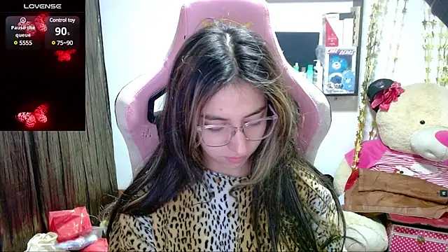 Snapshot of Maggie_Fox3 chatting on February 15, 4:14 am Maggie Fox3 online show from February 15, 4:14 am