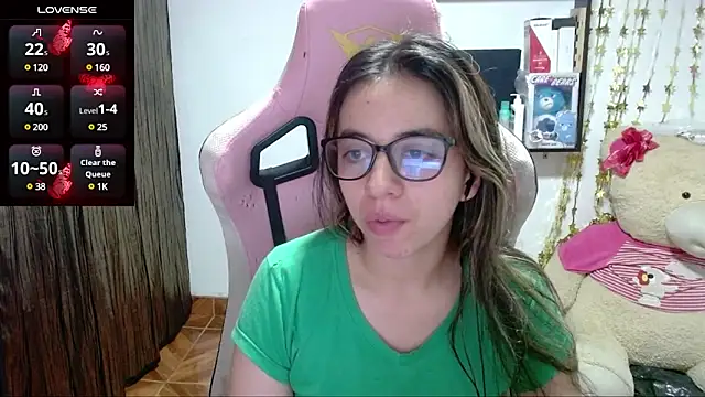 Snapshot of Maggie_Fox3 chatting on March 19, 2:16 am Maggie Fox3 online show from March 19, 2:16 am