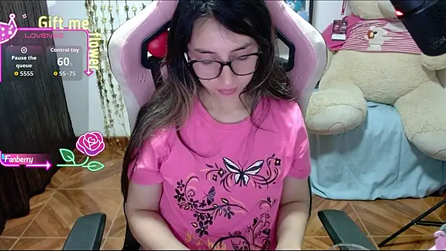 Snapshot of Maggie_Fox3 chatting on September 22, 3:19 am Maggie Fox3 online show from September 22, 3:19 am