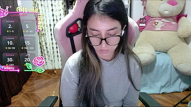 Snapshot of Maggie_Fox3 chatting on September 27, 2:49 am Maggie Fox3 online show from September 27, 2:49 am