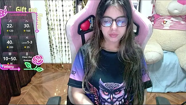 Snapshot of Maggie_Fox3 chatting on September 28, 4:07 am Maggie Fox3 online show from September 28, 4:07 am