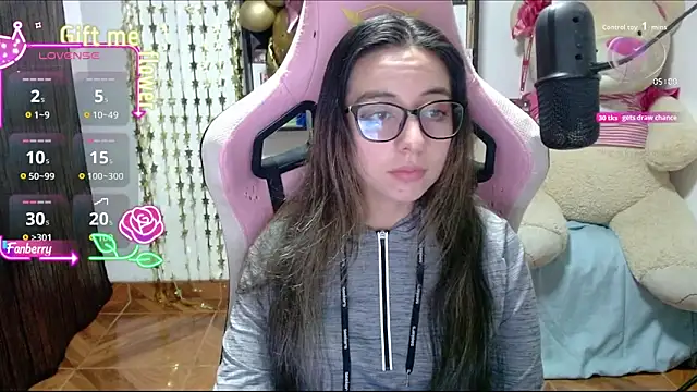 Snapshot of Maggie_Fox3 chatting on October 10, 1:15 am Maggie Fox3 online show from October 10, 1:15 am