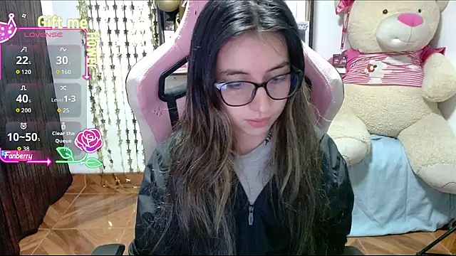 Snapshot of Maggie_Fox3 chatting on October 12, 3:38 am Maggie Fox3 online show from October 12, 3:38 am