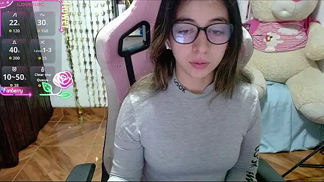 Snapshot of Maggie_Fox3 chatting on October 17, 12:47 am Maggie Fox3 online show from October 17, 12:47 am