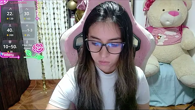 Snapshot of Maggie_Fox3 chatting on October 18, 2:14 am Maggie Fox3 online show from October 18, 2:14 am