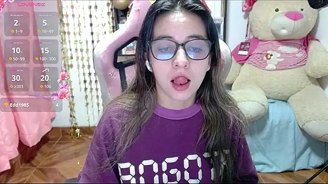 Snapshot of Maggie_Fox3 chatting on October 19, 1:39 am Maggie Fox3 online show from October 19, 1:39 am