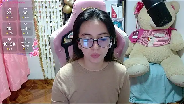 Snapshot of Maggie_Fox3 chatting on October 20, 12:00 am Maggie Fox3 online show from October 20, 12:00 am