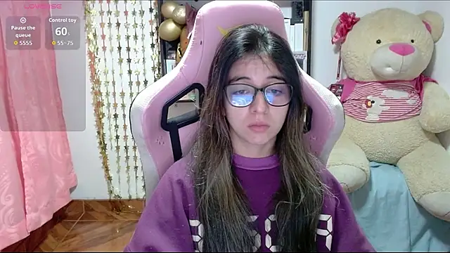 Snapshot of Maggie_Fox3 chatting on October 21, 1:28 am Maggie Fox3 online show from October 21, 1:28 am