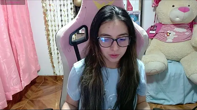 Snapshot of Maggie_Fox3 chatting on October 23, 2:11 am Maggie Fox3 online show from October 23, 2:11 am