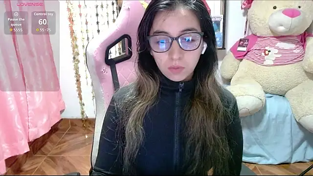 Snapshot of Maggie_Fox3 chatting on October 24, 1:46 am Maggie Fox3 online show from October 24, 1:46 am