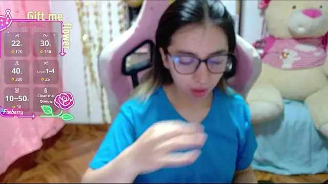 Snapshot of Maggie_Fox3 chatting on October 25, 12:51 am Maggie Fox3 online show from October 25, 12:51 am