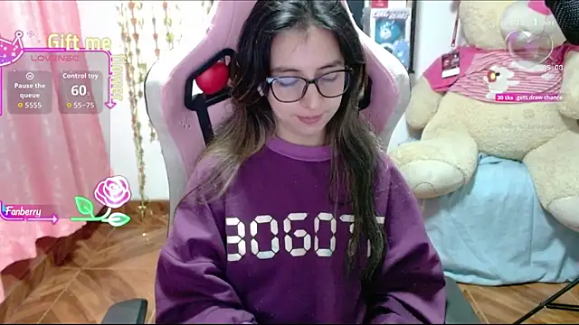 Snapshot of Maggie_Fox3 chatting on November 7, 12:43 am Maggie Fox3 online show from November 7, 12:43 am