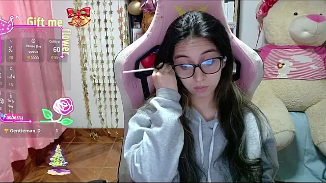 Snapshot of Maggie_Fox3 chatting on November 10, 1:15 am Maggie Fox3 online show from November 10, 1:15 am