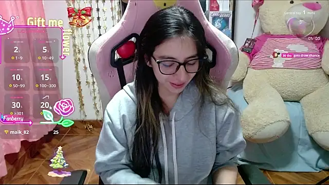 Snapshot of Maggie_Fox3 chatting on November 13, 2:21 am Maggie Fox3 online show from November 13, 2:21 am