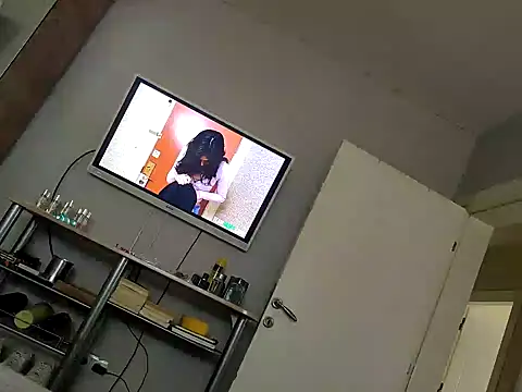 Snapshot of Consensustr chatting on February 9, 12:41 pm Consensustr online show from February 9, 12:41 pm