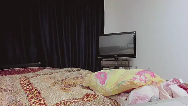 Snapshot of Larisa_Sign chatting on December 13, 9:13 am Larisa Sign online show from December 13, 9:13 am