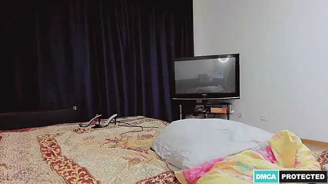 Snapshot of Larisa_Sign chatting on October 11, 11:36 pm Larisa Sign online show from October 11, 11:36 pm