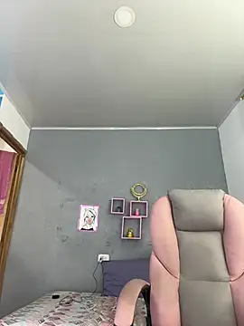 SexyLeilaa online show from December 19, 6:45 am