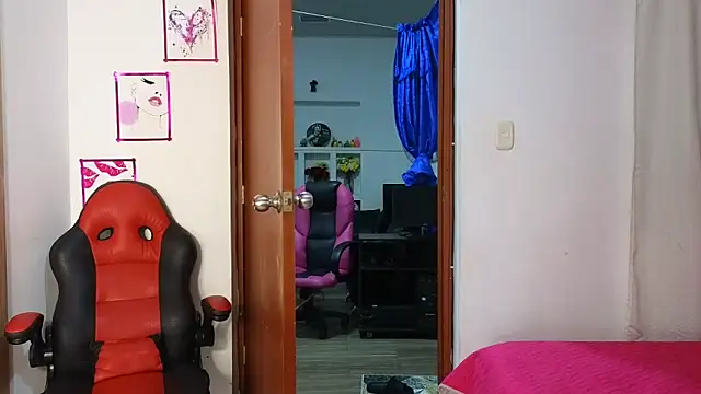 SexyLeilaa online show from September 18, 1:51 am