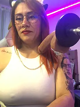 Luna Paris  online show from February 1, 12:40 am