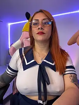 Luna Paris  online show from November 18, 12:05 am