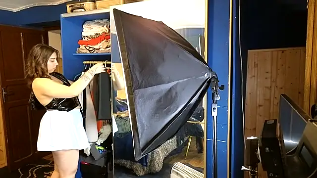 VanessaDoyle online show from February 11, 6:30 am