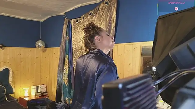 VanessaDoyle online show from March 4, 1:23 am