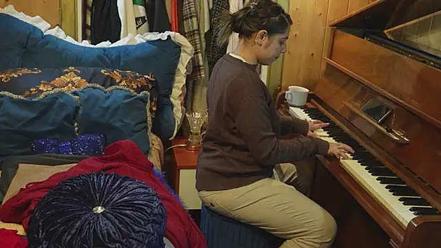 VanessaDoyle online show from September 23, 4:32 pm