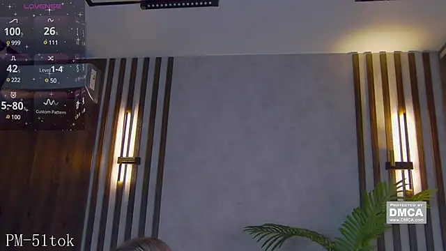 Holl1Would online show from December 19, 5:40 am