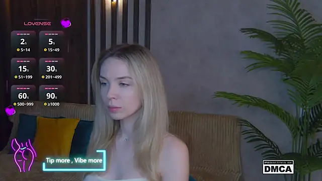 Holl1Would online show from February 1, 7:44 pm