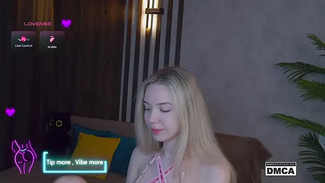 Holl1Would online show from March 19, 3:41 am