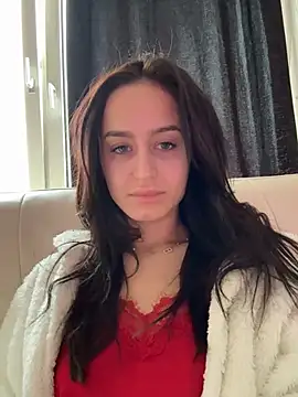 Snapshot of Zeyna1 chatting on December 19, 10:56 am Zeyna1 online show from December 19, 10:56 am