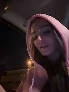 Snapshot of Zeyna1 chatting on December 23, 10:44 pm Zeyna1 online show from December 23, 10:44 pm