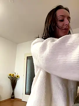 Snapshot of Zeyna1 chatting on October 10, 1:21 pm Zeyna1 online show from October 10, 1:21 pm