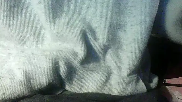 Snapshot of OralDesires2 chatting on February 2, 12:40 am OralDesires2 online show from February 2, 12:40 am