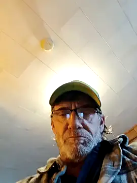 Snapshot of OralDesires2 chatting on October 23, 9:13 pm OralDesires2 online show from October 23, 9:13 pm