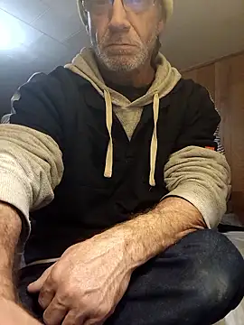 Snapshot of OralDesires2 chatting on December 17, 11:00 pm OralDesires2 online show from December 17, 11:00 pm