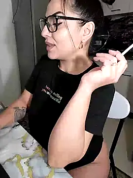 hot-babygirl online show from February 4, 7:00 pm