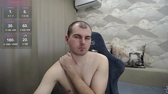 Snapshot of SerzhKorol1 chatting on March 9, 10:19 am SerzhKorol1 online show from March 9, 10:19 am