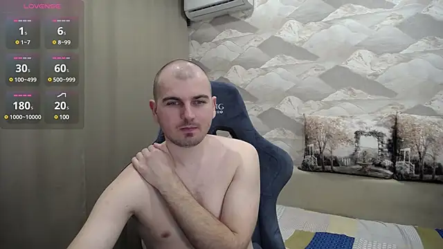 Snapshot of SerzhKorol1 chatting on March 16, 11:27 am SerzhKorol1 online show from March 16, 11:27 am