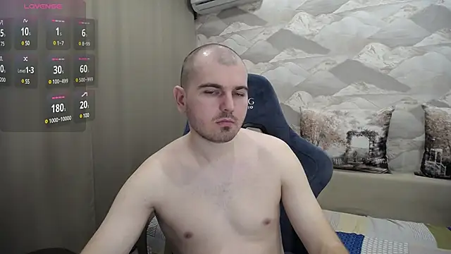 Snapshot of SerzhKorol1 chatting on March 17, 9:33 am SerzhKorol1 online show from March 17, 9:33 am