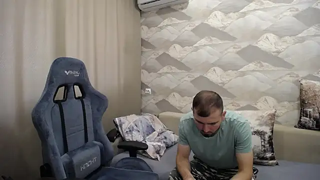 Snapshot of SerzhKorol1 chatting on September 13, 8:47 am SerzhKorol1 online show from September 13, 8:47 am